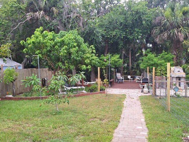 Foto del edificio - LOCATION LOCATION MAINLAND NEW SMYRNA BEACH!