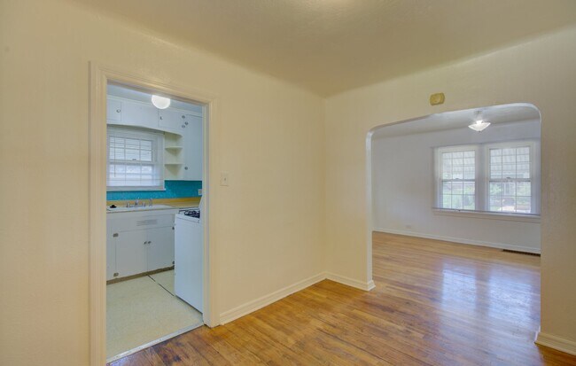 Foto del edificio - 2410 S Williams St