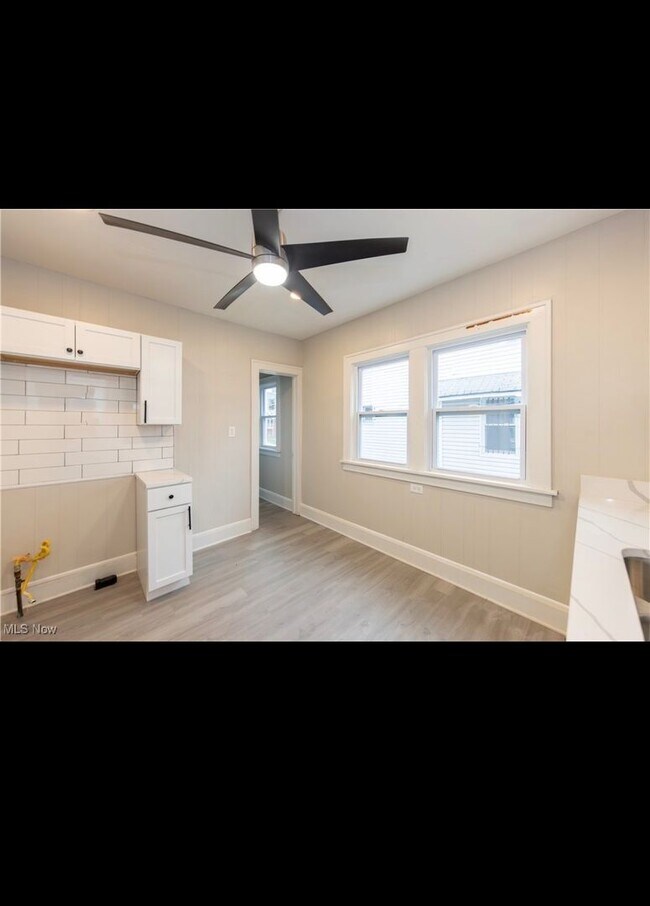 Building Photo - Charming 4-Bedroom Property in Prime Location