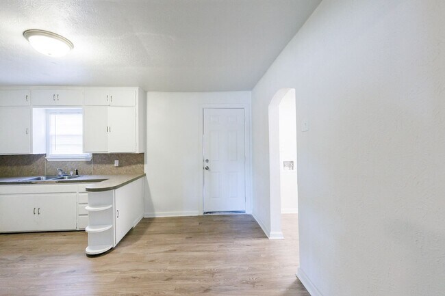 Foto del edificio - Spacious Home with Modern Updates!