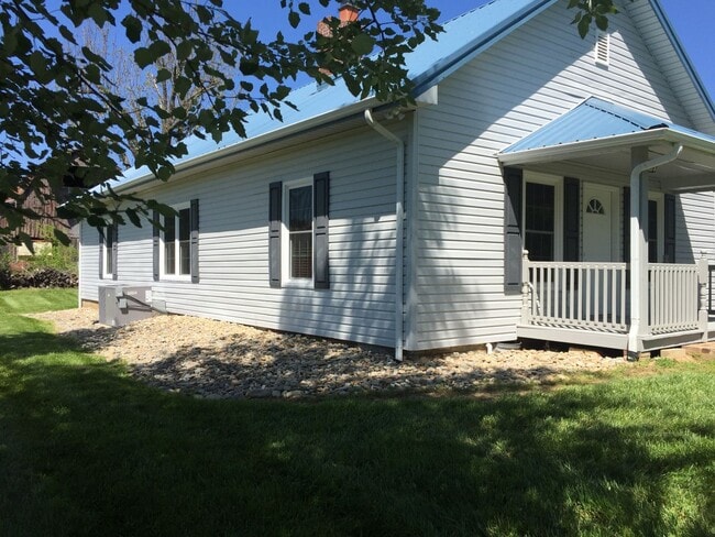 Foto del edificio - Remodeled Farm Home in Morristown 2 Bed + ...