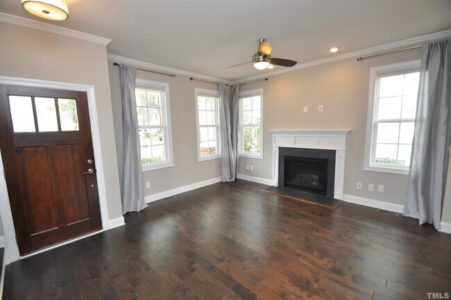Building Photo - 210 Fox View Pl