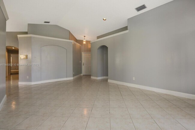 Building Photo - 15071 SW 49th Ct