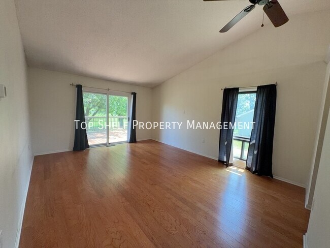 Foto del edificio - 1002 E 18th St