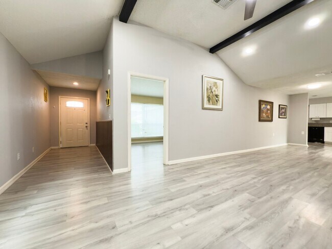 Foto del edificio - 6506 Briar Glade Dr