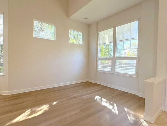 Building Photo - Former Model Home in Desirable Bridges Com...