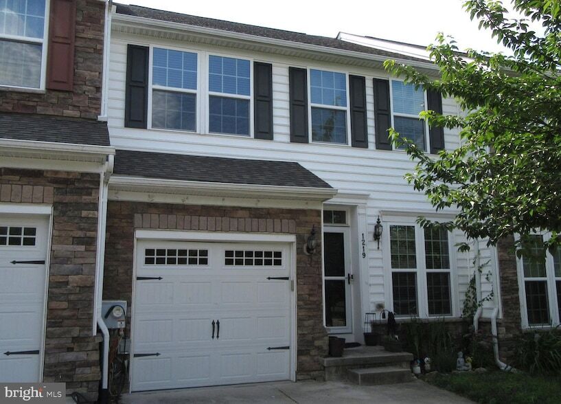 Primary Photo - 1219 Madison Ln