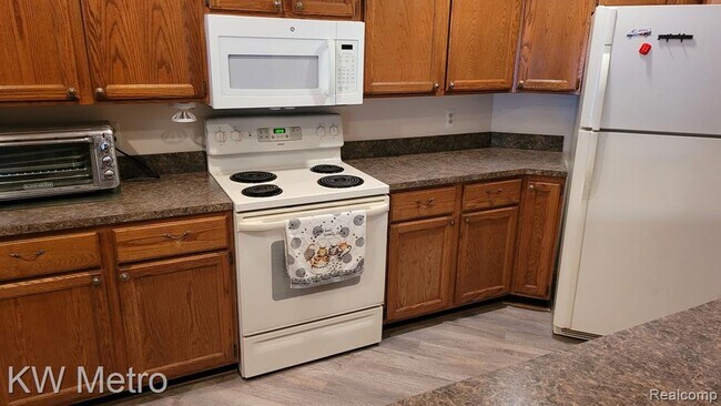 Building Photo - 29900 S Grand Oaks Dr