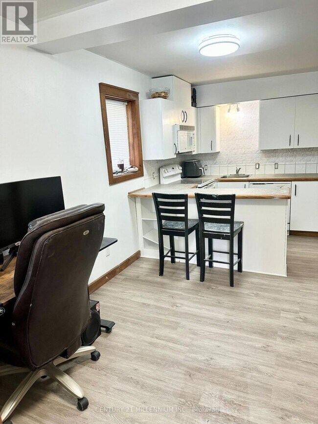 Photo du bâtiment - 18 First Ave