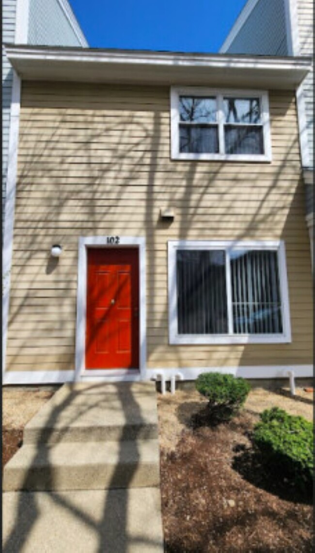 Building Photo - 102 N Point Dr