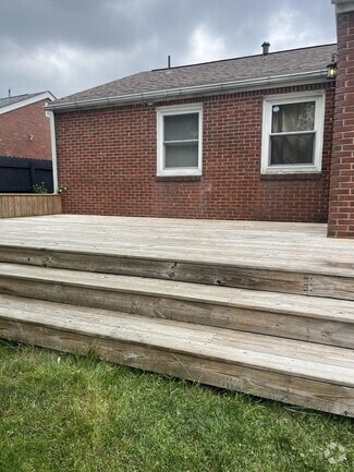 Building Photo - 215 Owens Ave