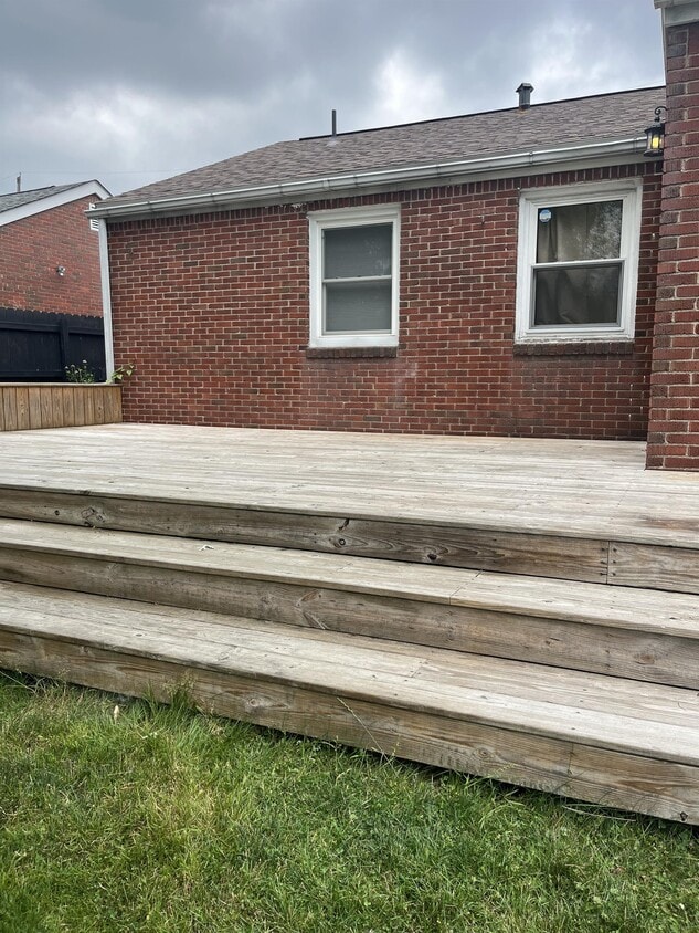 Primary Photo - 215 Owens Ave
