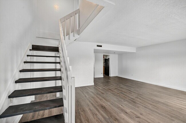 Foto del edificio - 1405 White Pine Dr