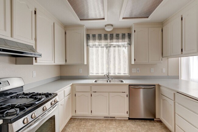 Foto del edificio - Updated Oak Harbor Home in Ridgehaven