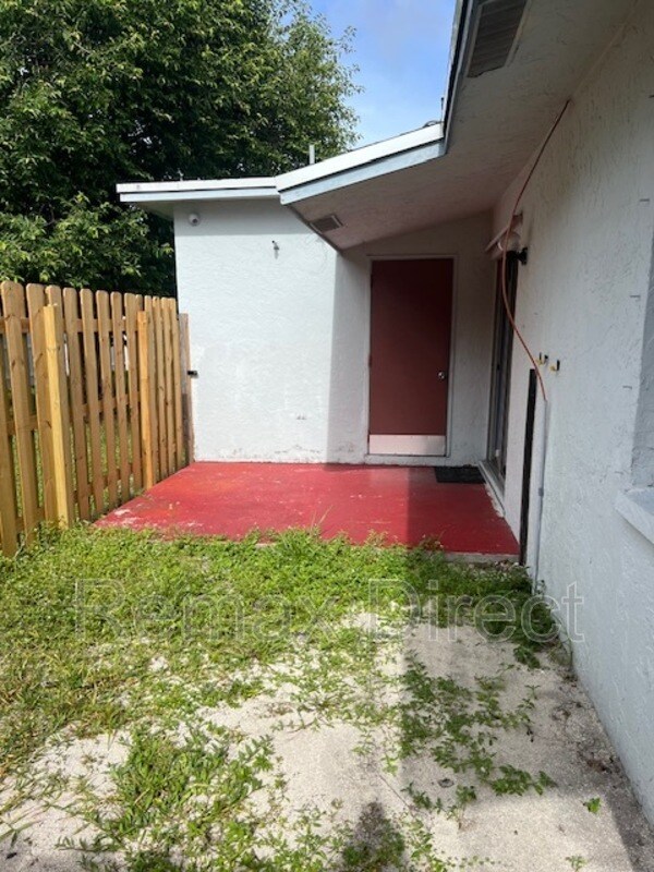 Foto del edificio - 2675 Lake Haven Rd