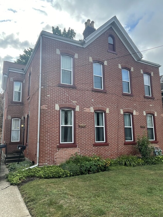 Primary Photo - 3 bedroom townhouse in Beaver Falls ~
