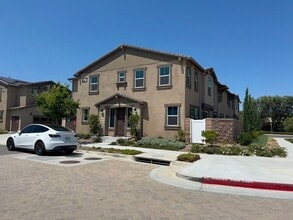 Building Photo - 28225 Heirloom Dr