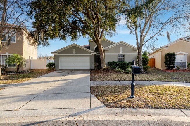 Foto del edificio - Highly Desirable Land O’ Lakes Rental With Easy Tampa Access