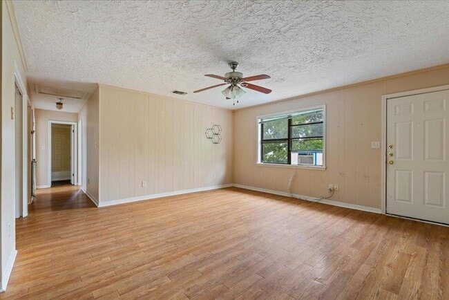 Foto del edificio - 908 N LBJ Dr