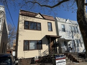 Building Photo - 98 Yale Ave