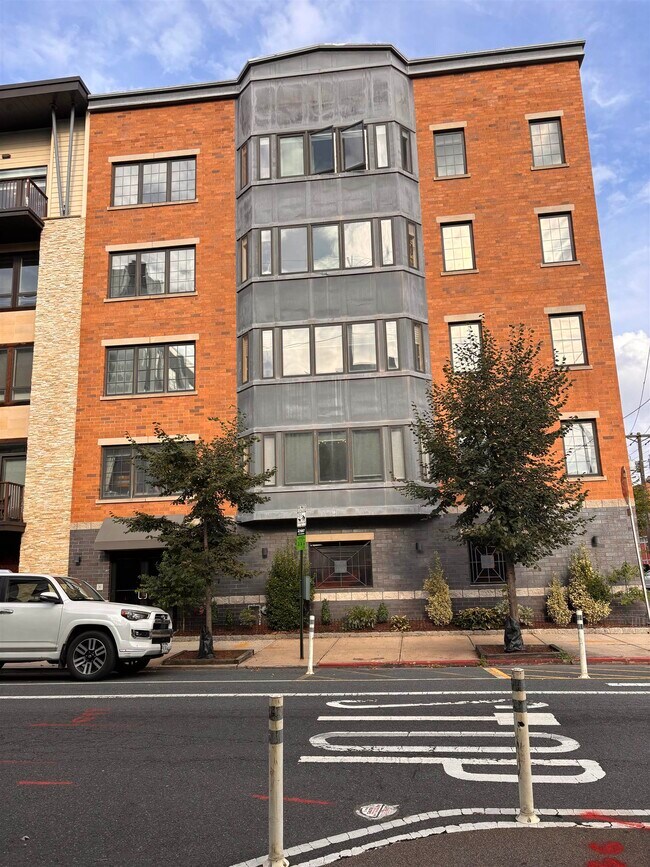 Building Photo - 701 Monroe St