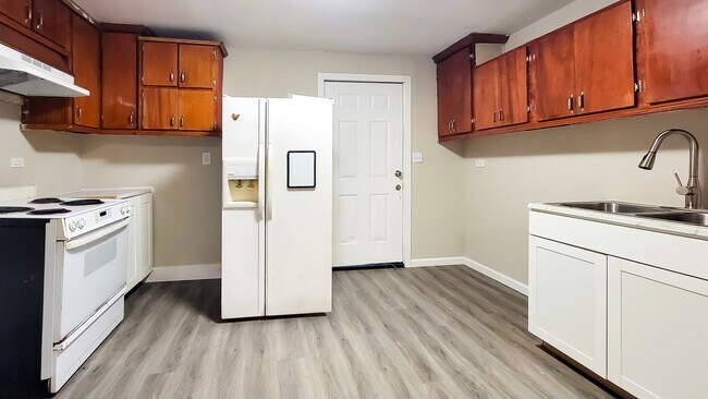 Foto del edificio - 2 BDRM 1 BATH