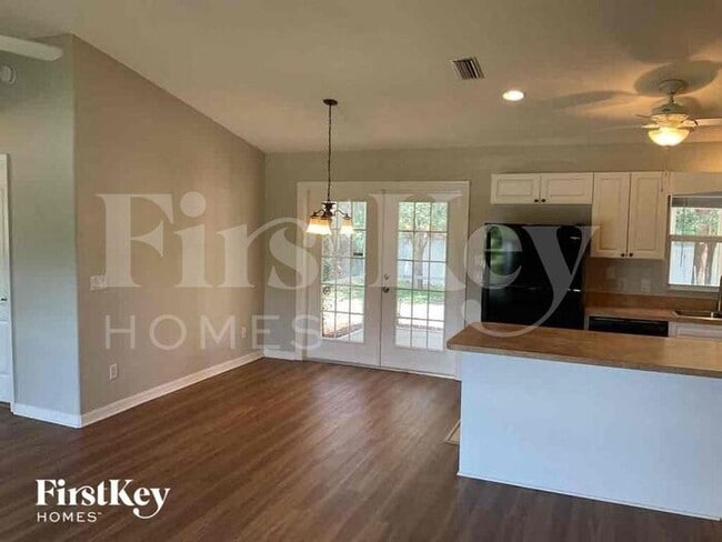 Building Photo - 3593 S San Mateo Dr