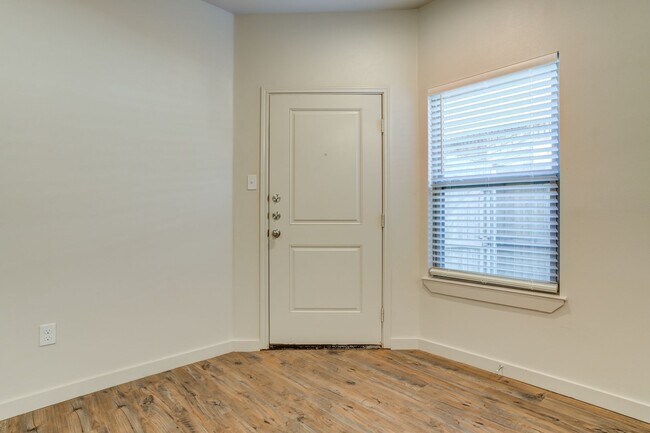 Foto del edificio - FIRST MONTH RENT FREE! Beautiful New Townh...
