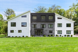 Building Photo - 7 Hillside Rd