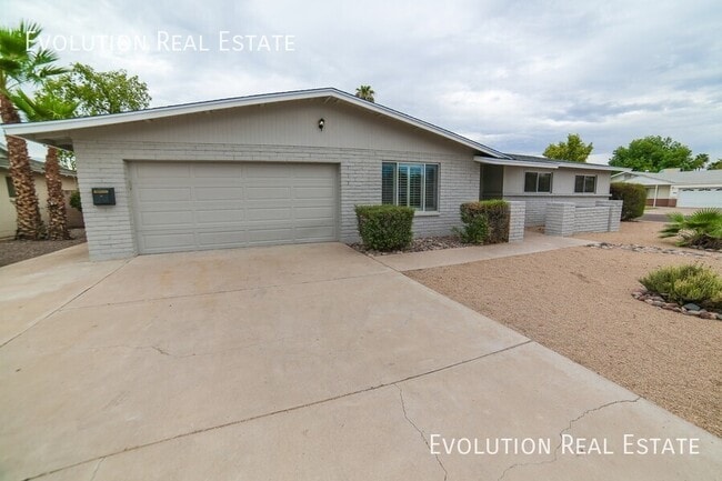 Building Photo - 2521 S Kachina Cir