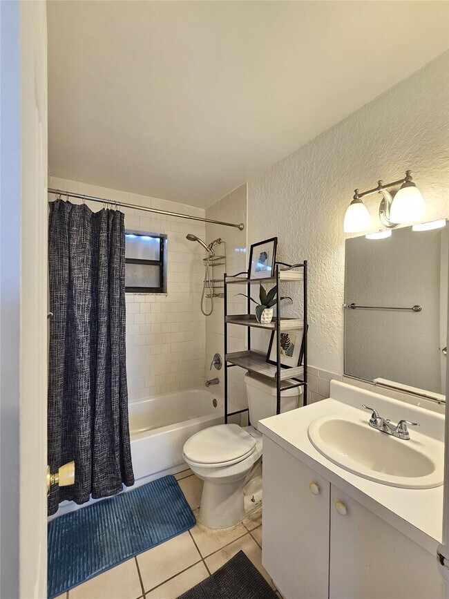 Foto del edificio - 1021 SE Monterey Rd