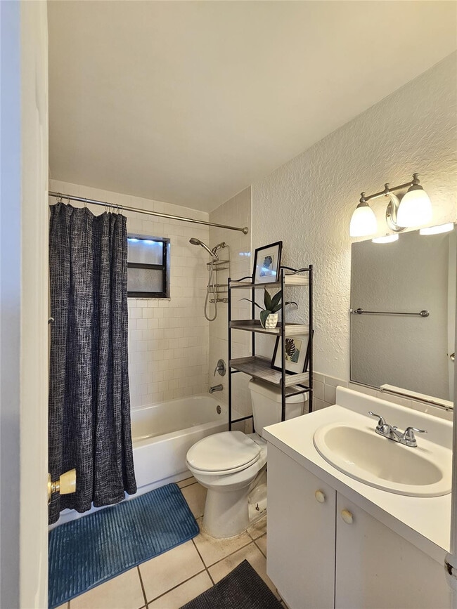 Building Photo - 1021 SE Monterey Rd