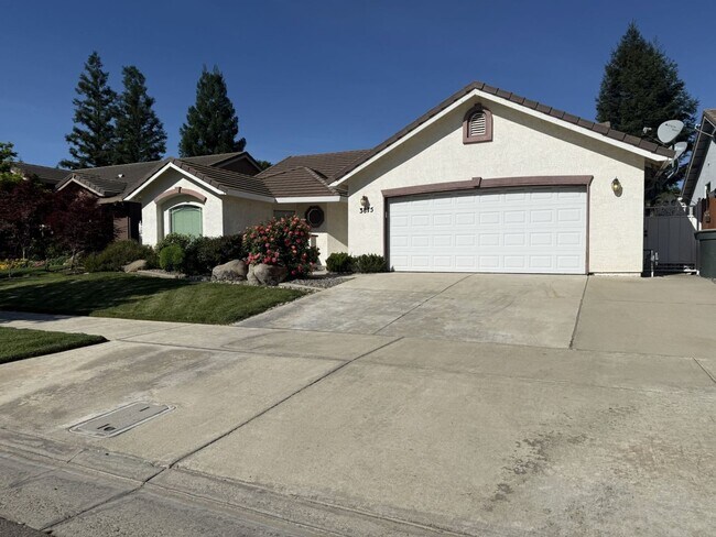 Foto del edificio - Charming 3-bedroom, 2-bath home in North Merced!