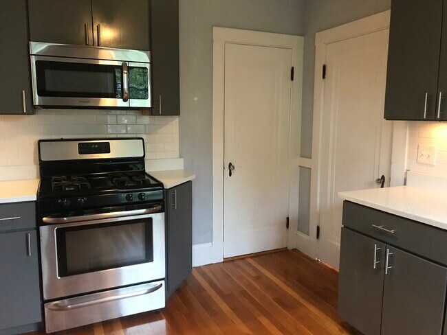 Kitchen with microwave above gas stove - 9 Coniston Rd