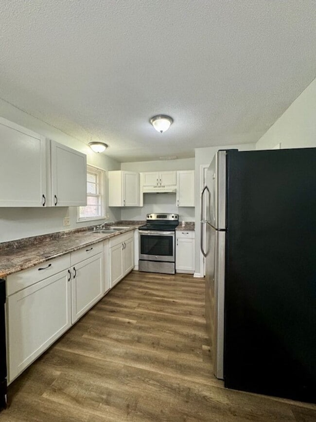 Foto del edificio - Spacious 3BR 2BA Home w/ Oversized 2-Car Garage