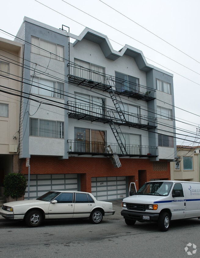 Primary Photo - 430 44th Ave