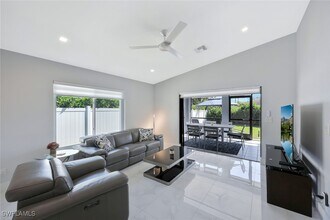 Building Photo - 532 103rd Ave N