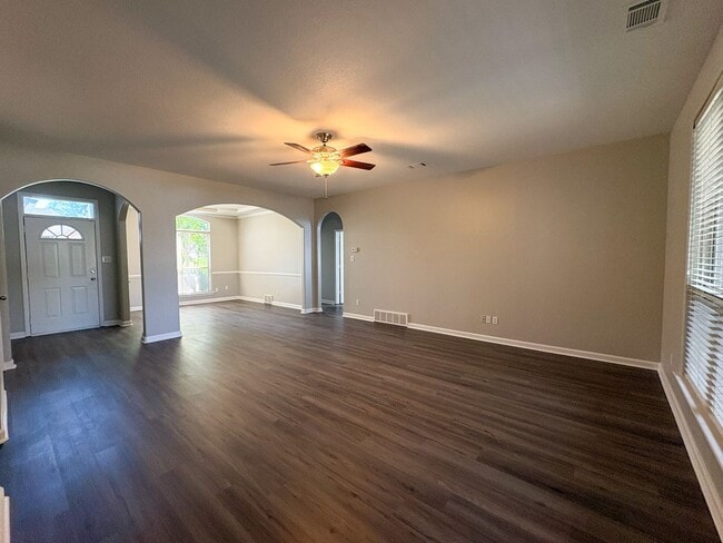 Building Photo - 4 bed, 3 bath in Bartlett with a BONUS room