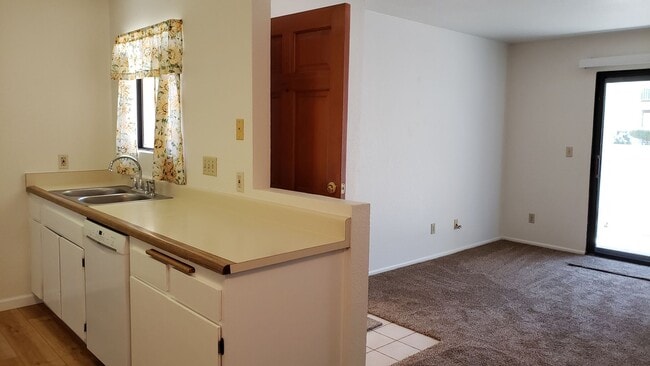 Foto del edificio - Quail Meadows Downstairs Condo