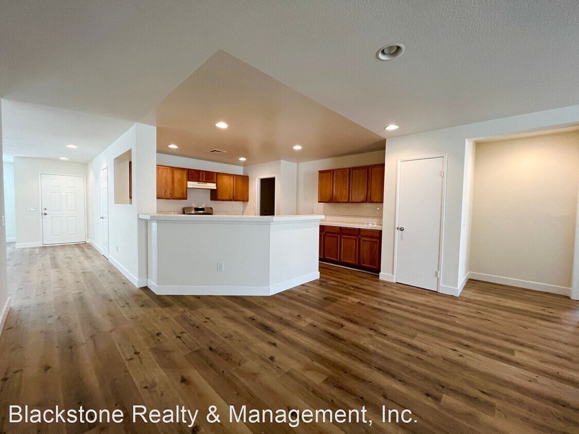 3 br, 2 bath House 36741 30th St E House Rental in Palmdale, CA