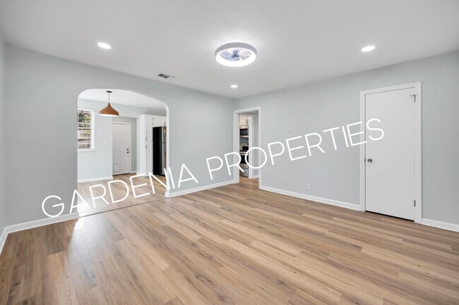 Foto del edificio - 1353 Placid Pl