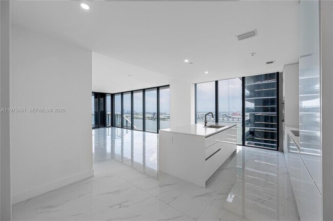 Foto del edificio - 700 NE 24th St