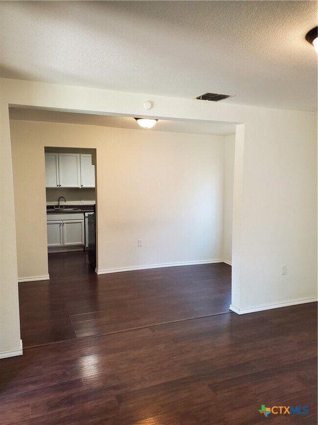 Foto del edificio - 826 N Bowie St