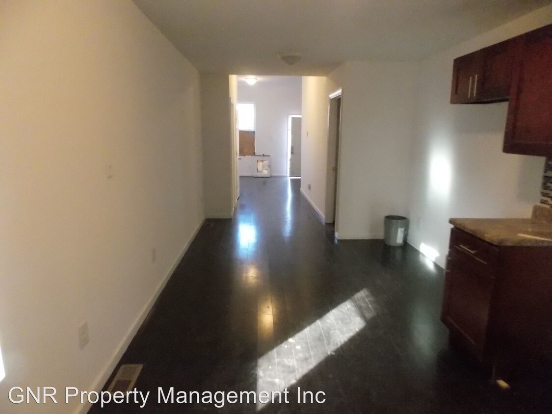 Primary Photo - 1715 N 27th St