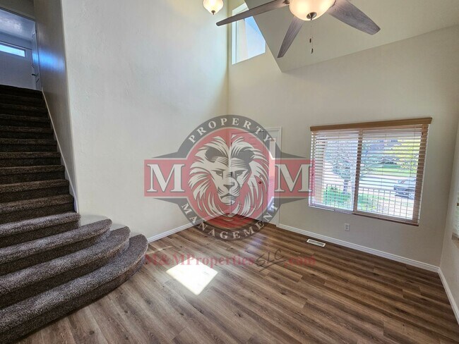 Foto del edificio - Great 5 Bed 2.5 Bath Home Newly Remodeled