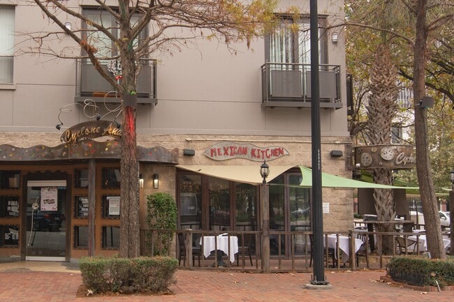 Building Photo - 1408 W Webster St