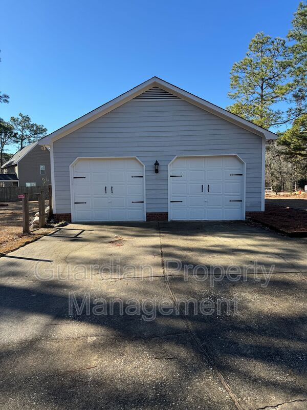 Building Photo - 879 Foxcroft Dr