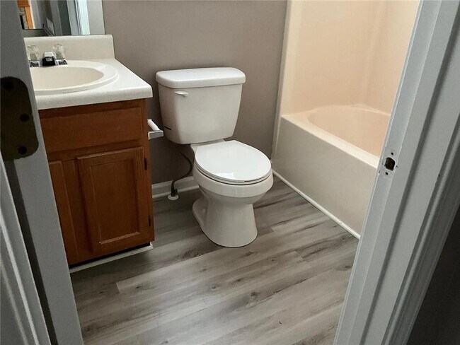 Building Photo - 112 Brentwood Ct