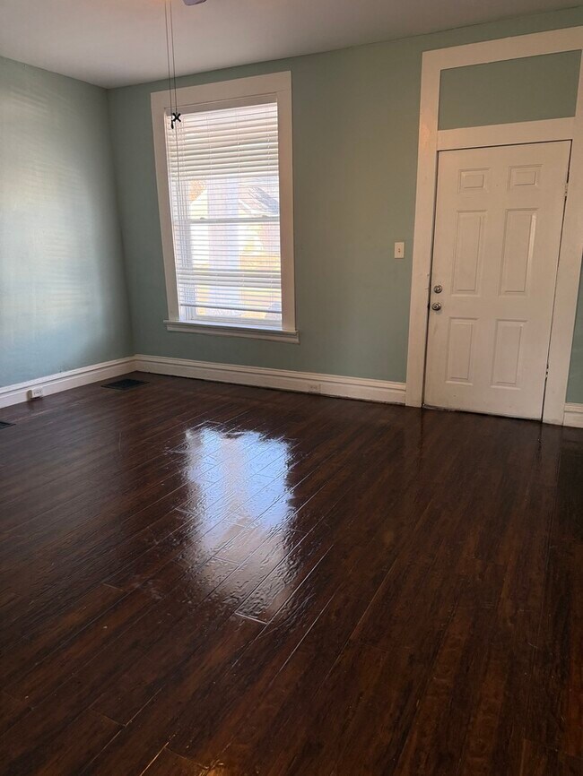 Foto del edificio - 6706 Raymond Ave