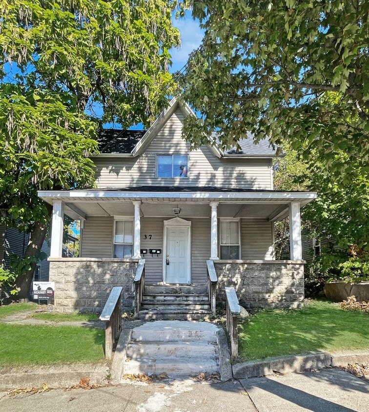 Primary Photo - 37 Grove St NE